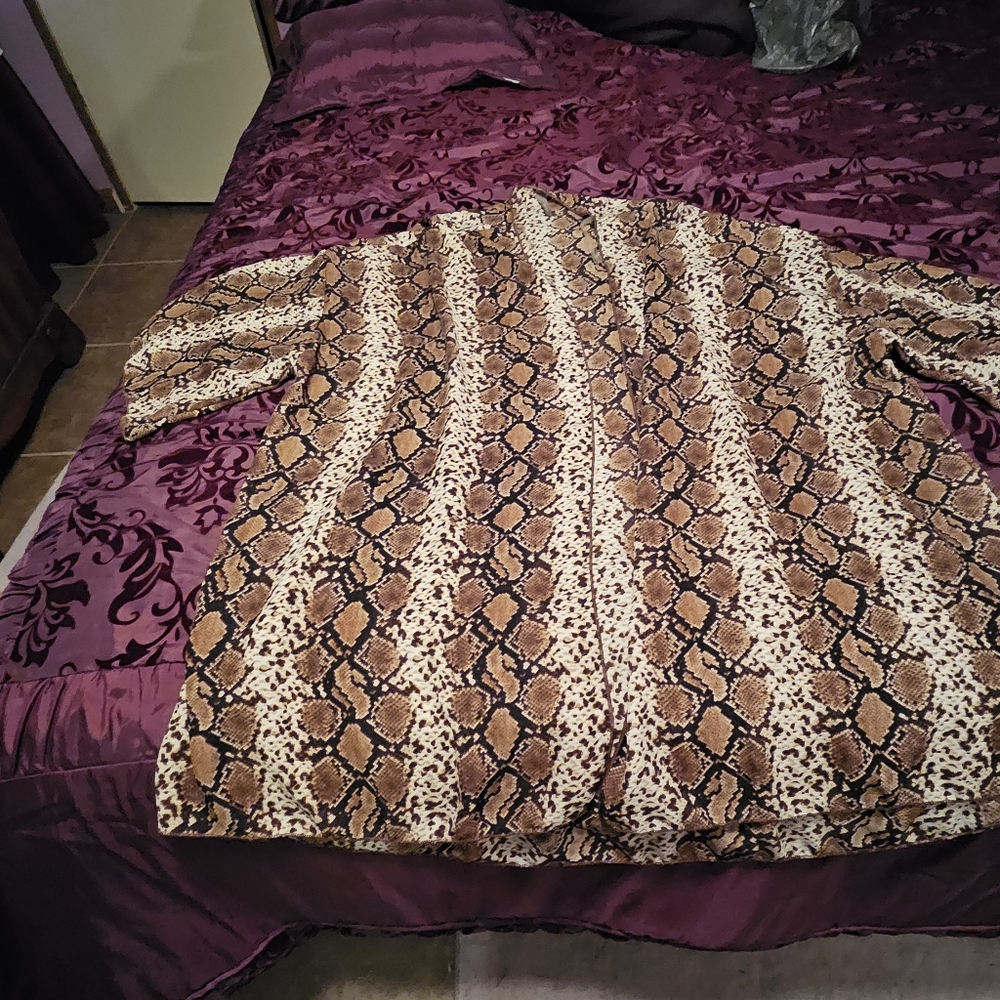 Cardigan - Picture 2 of 4